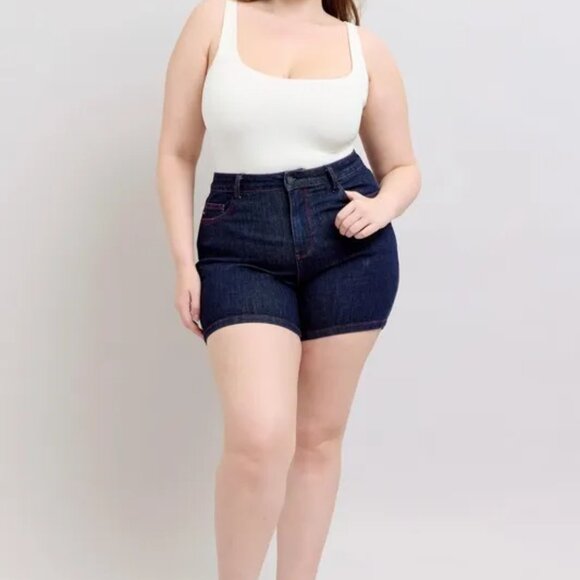 Judy Blue Plus‎ Size HW Heart Shaped Pkts & Red Contrast Thread Denim Shorts - Picture 6 of 6